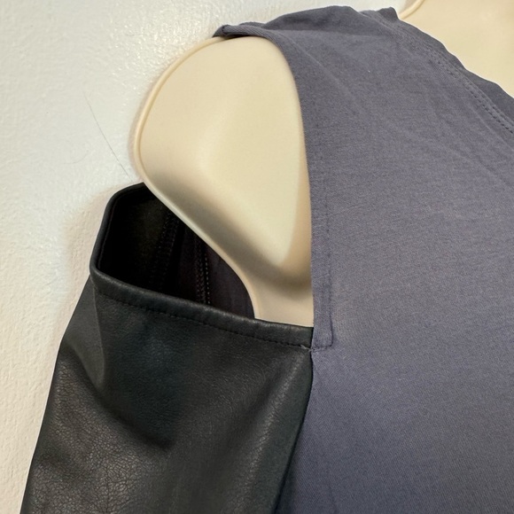 BCBG Max Azria Women’s Cold Shoulder Long Sleeve Top “Judson” Size XS NWT - Picture 6 of 10